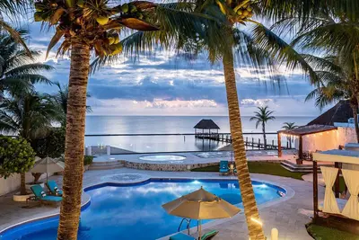 Image de Crown Villa - 8 Bed, All inclusive, beach front Villa Puerto Morelos