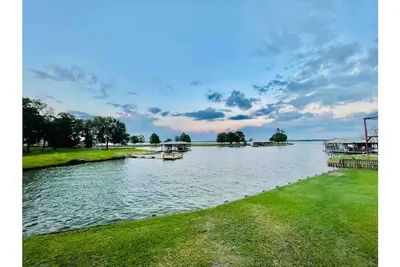 Image de Multi-home Lakefront Retreat- kayaks, fire pit, yard games, hot tub