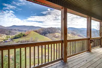 Image de Your Secluded Retreat with Breathtaking Views, Hot tub & Game room