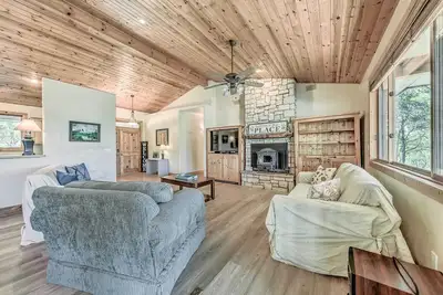 Image de Peaceful Alto Home w/ Deck & Mountain Views!