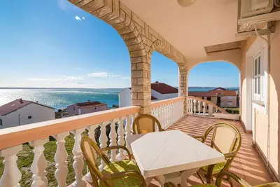 Image de Bel appartement Ă Rtina avec WiFi