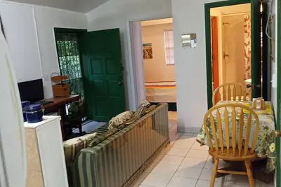 Image de Centrally-Located, Comfortable & Secure Hide-Away
