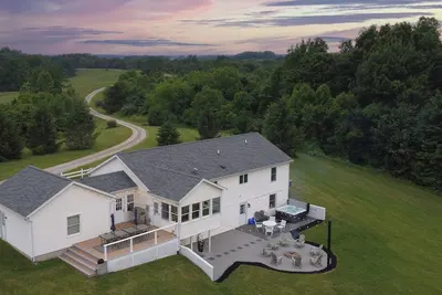 Image de Hocking Hills Family Cabin w/ Theater & Disc Golf!