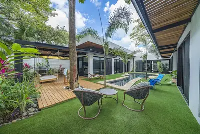 Image de 350m to beach - Guitar-shaped Pool – Kitchen - Bbq: Casa Guitarra