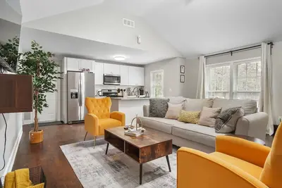 Image de Cozy 4br Home | Mins to Downtown | Remote Work