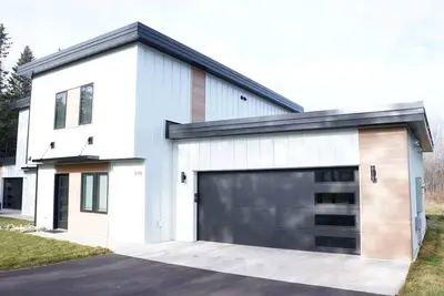 Image de Hawk's Nest | New Construction 3 Bedroom Townhome