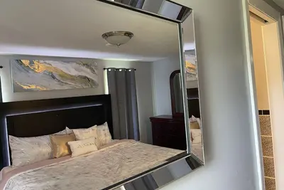 Image de Lovely & Spacious 2 Br, W/King/Queen beds  2 Bath.