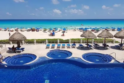 Image de Villas Marlin Renovated Beach and Ocean Front 2 Bed, 2 Bath, 2 Story Penthouse