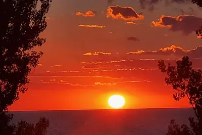 Image de Scenic Retreat with Lake Views/Hot Tub/Game Room/Fire Pit and More!