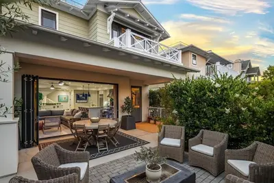 Image de Luxury Coastal Home- 4. 5 blocks to beach, 2 blocks to Orange Ave shopping/dining