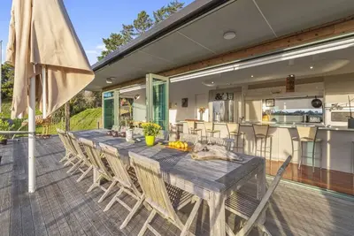 Image de Beautiful countryside view w/huge deck - 5 min from shopping mall!