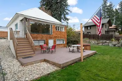 Cottage on Main - Steps from everything