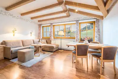 Image de Appartement de vacances \"Haus zur Vogelweide App 6\" avec vue sur les montagnes, balcons et Wi-Fi.