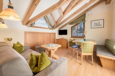 Image de Appartement de vacances \"Haus zur Vogelweide App 5\" avec vue sur les montagnes, balcons et Wi-Fi.