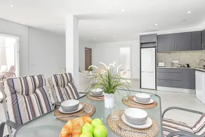 Image de Maison de vacances \"Casa Renovada centro empuriabrava\" avec Terrasse & Wi-Fi