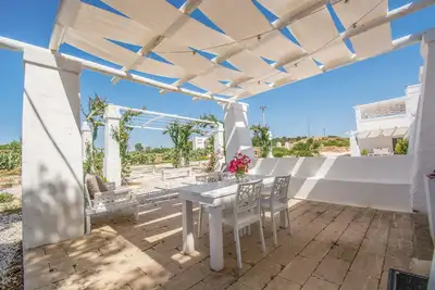 Image de Maison de vacances \"Masseria La Scalella - Cisterna\" avec vue sur la mer, terrasse et Wi-Fi.