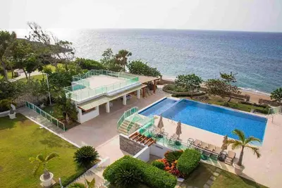Image de Quiet beachfront residence on Laguna beach. No parties/guests
