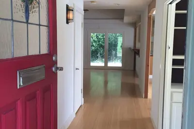 Image de 5 minutes to downtown! Family home with fenced yard, deck, wooded lot