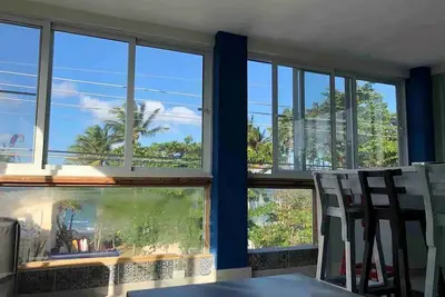 Image de 2-bedroom/2-bathroom apartment steps from sandy beach, perfect for surfers