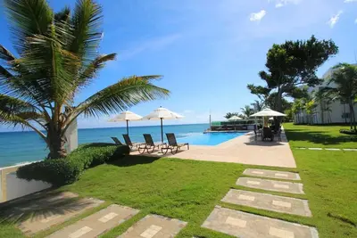 Image de Ground-floor beachfront condo with sea views, 3bd/3bth, quiet&secure