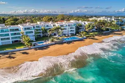 Image de Family-friendly beachfront residence on silent sandy beach. Sea views!