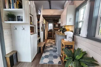 Image de Tiny Luxury Retreat: Lake, Hikes, Brews & Vines