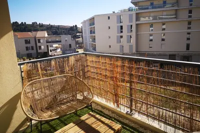 Image de T2 tout neuf parking en sous-sol privé à 15min d'Aix et de Marseille
