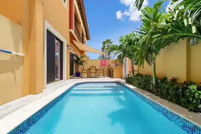 Image de New, Cozy Townhome - walking distance to best Aruba beaches!