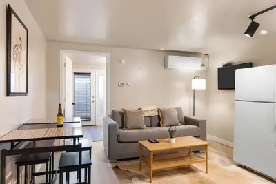 Image de Outpost: Town Square Lodge 1 - Close to Town Square!