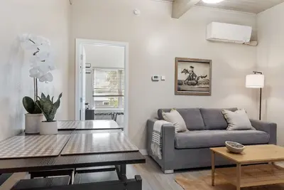 Image de Outpost: Town Square Lodge 7 - Close to Town Square!