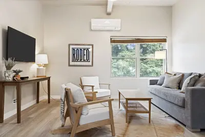 Image de Outpost: Town Square Lodge 8 - Close to Town Square