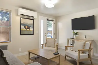 Image de Outpost: Town Square Lodge 2 - Close to Town