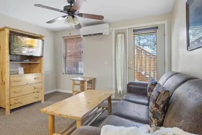 Image de Outpost: Town Square Lodge 3 - Close to Town Square