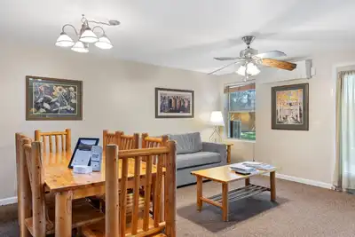 Image de Outpost: Town Square Lodge 4 - Close to Town Square