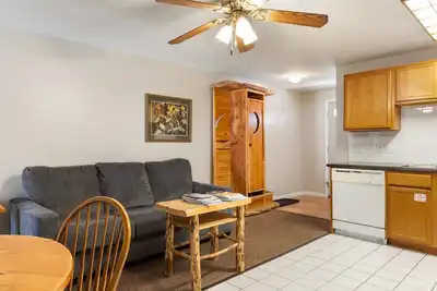 Image de Outpost: Town Square Lodge 6 - Close to Town