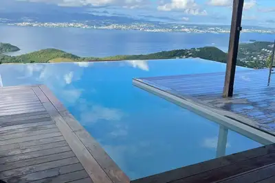 Villa 3 chambres vue exceptionnelle sur la baie de Fort de France et ses pitons