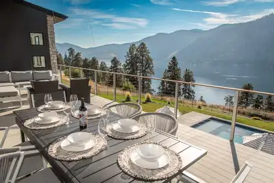 Image de Private Pool | Stunning lake & mountain views | Modern, costal design