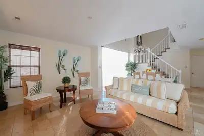 Image de Convenient to all 7 cities