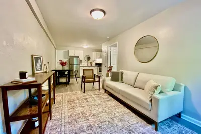 Image de Newly Remodeled Furnished Apts - 1 bed, 2 bed, and studios