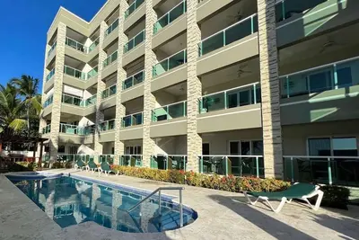 Image de 2bd sea-views condo, guest-friendly, steps from sandy beach and clubs