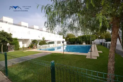 Image de Luxurious semi-detached house with communal pool in a private urbanization