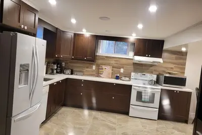 Image de Beautifully Finished Apartment with Heated Floors and Pool Table