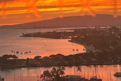 Image de Awesome ocean and harbor Views and  luxury living in luxury building in Waikiki