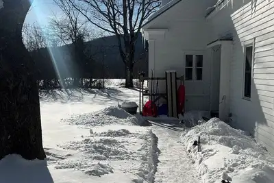 Image de Ten Springs Farm - Vermont  farm house near skiing, hiking, biking.