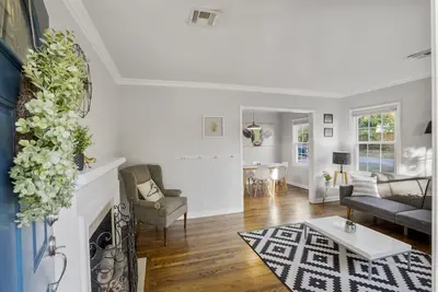 Image de Clean and Stylish Home- walking distance to Tulsa Expo and Route 66.