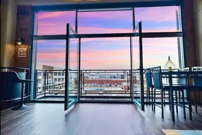 Image de Downtown Pool & Hot Tub Sleeps 8 By Cedar Point Sports Force Kalahari!