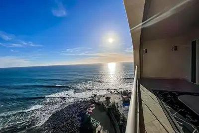 Image de Oceanfront-LasOlasCondo-Pools&Jacuzzi-Rosarito
