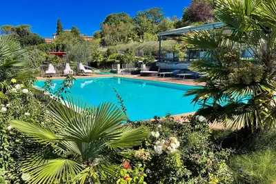 Image de Apt 6 - Terrain magique avec piscine Jacuzzi 4 couchages