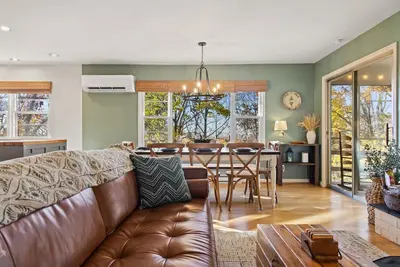 Image de Woodsy Retreat with a Hot Tub and Seasonal Views!