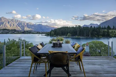 Image de 5 bedroom with views + spa + walk to town